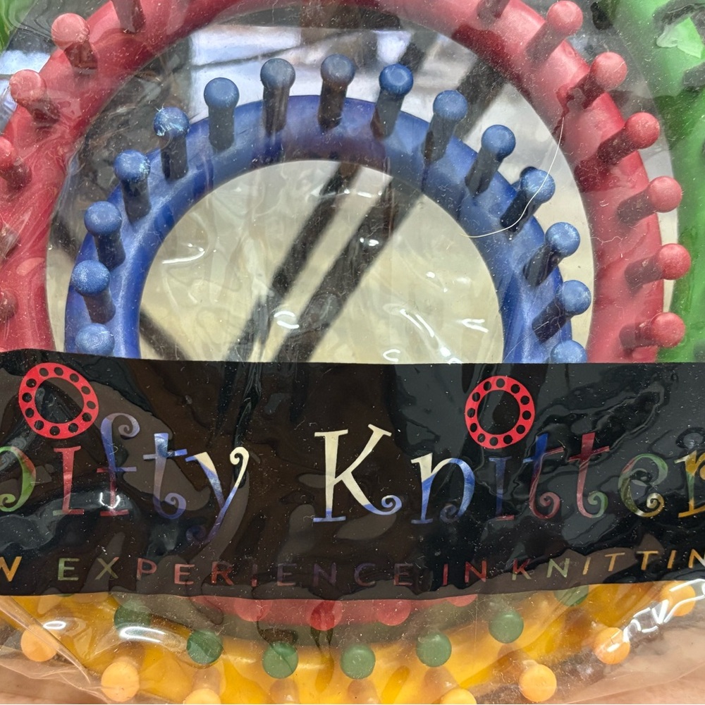 Knifty Knitter Round Loom Set